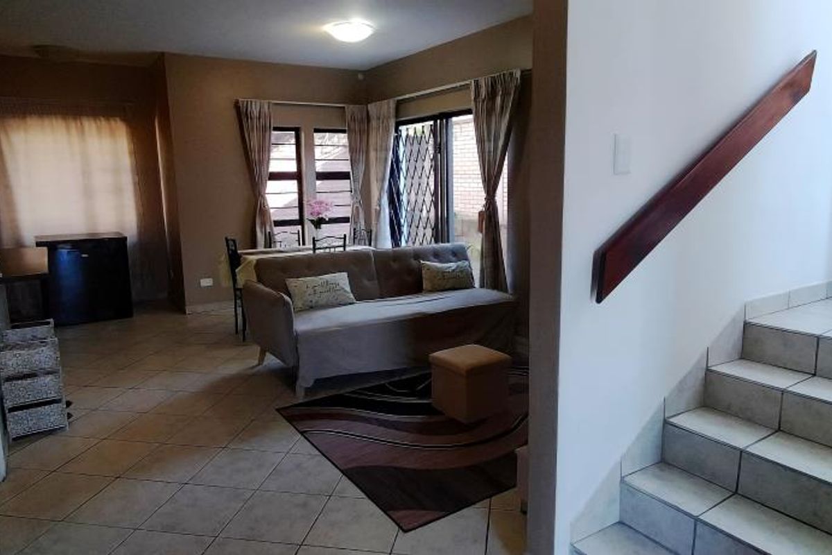 For Rent: Modern Three Bedroom Townhouse in Summerwoods, Abbotsford - Photo 3