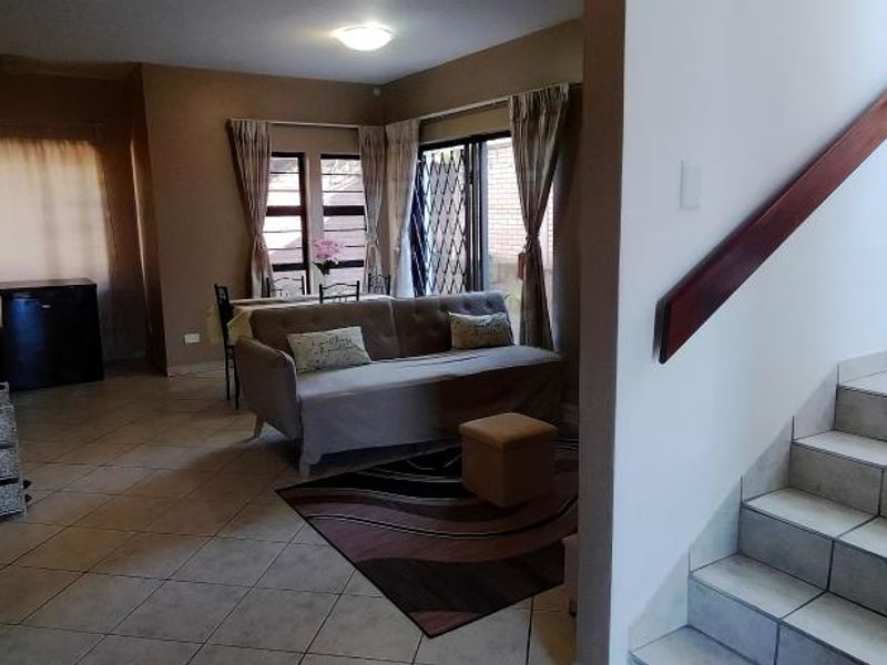 For Rent: Modern Three Bedroom Townhouse in Summerwoods, Abbotsford - Photo 3