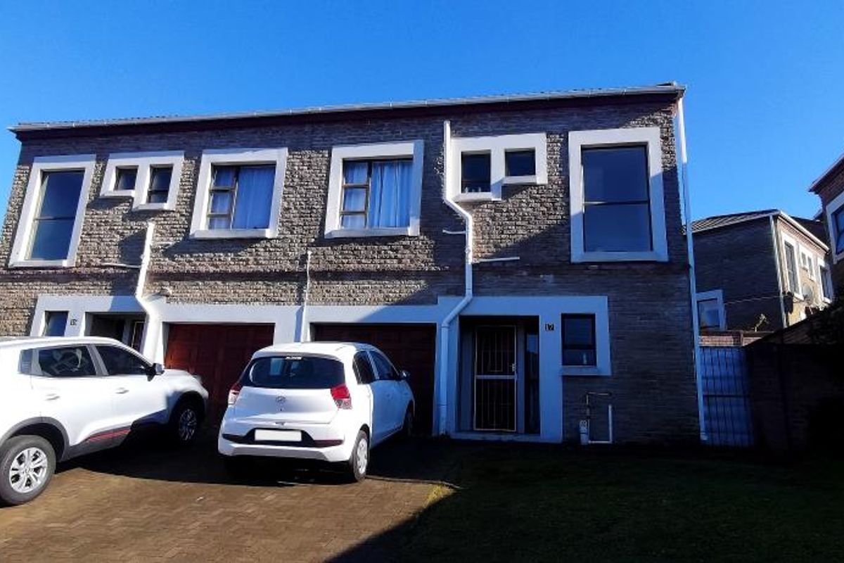 For Rent: Modern Three Bedroom Townhouse in Summerwoods, Abbotsford - Photo 2