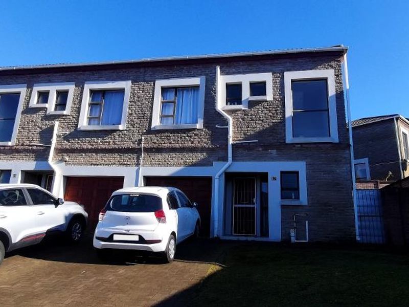 For Rent: Modern Three Bedroom Townhouse in Summerwoods, Abbotsford - Photo 2