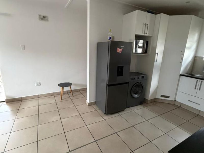 Beautiful 3 Bedroom Townhouse in Laila Sands, Gonubie - Photo 5