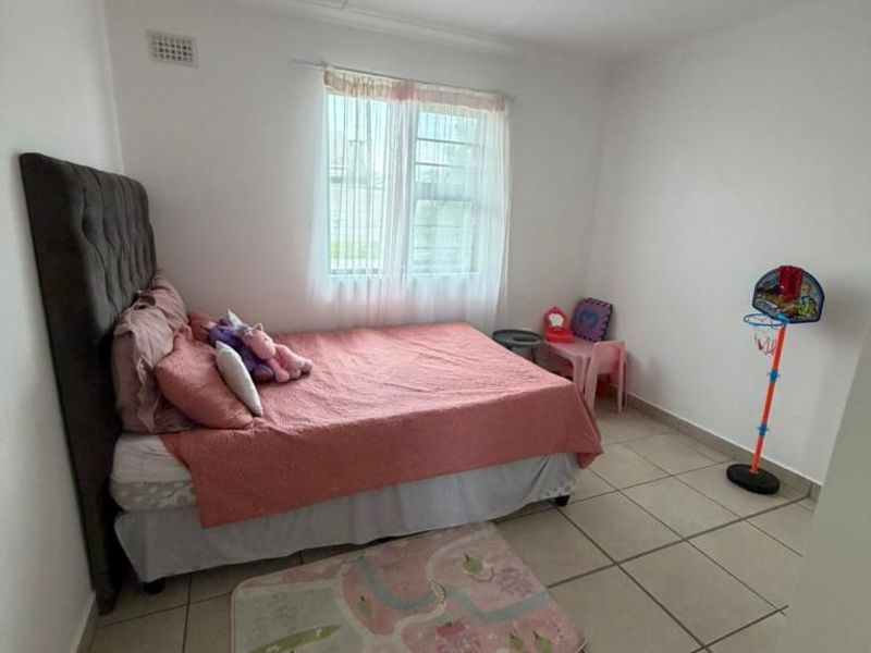 Beautiful 3 Bedroom Townhouse in Laila Sands, Gonubie - Photo 9