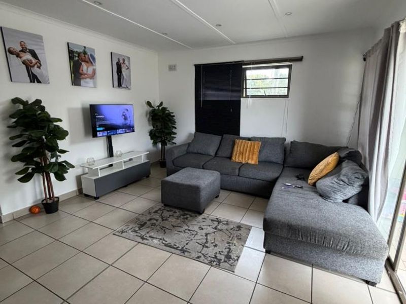 Beautiful 3 Bedroom Townhouse in Laila Sands, Gonubie - Photo 6