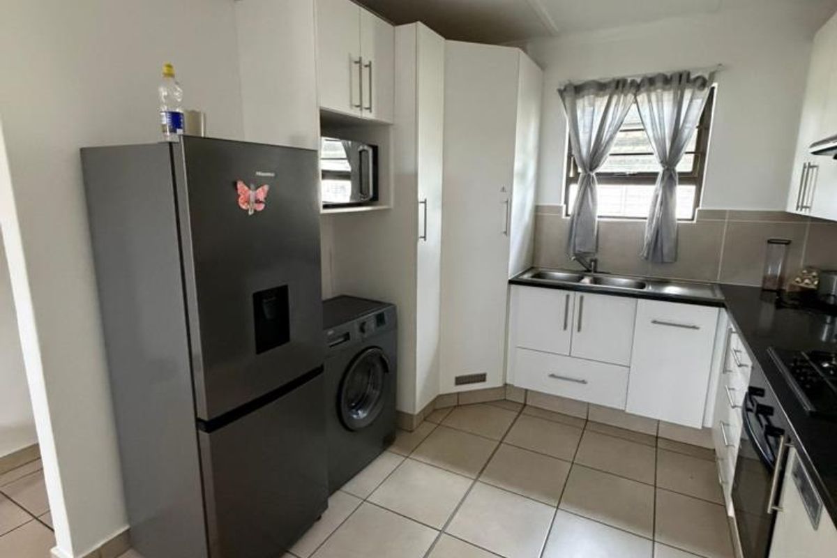 Beautiful 3 Bedroom Townhouse in Laila Sands, Gonubie - Photo 4