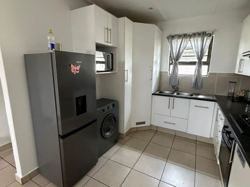 Beautiful 3 Bedroom Townhouse in Laila Sands, Gonubie - Photo 4