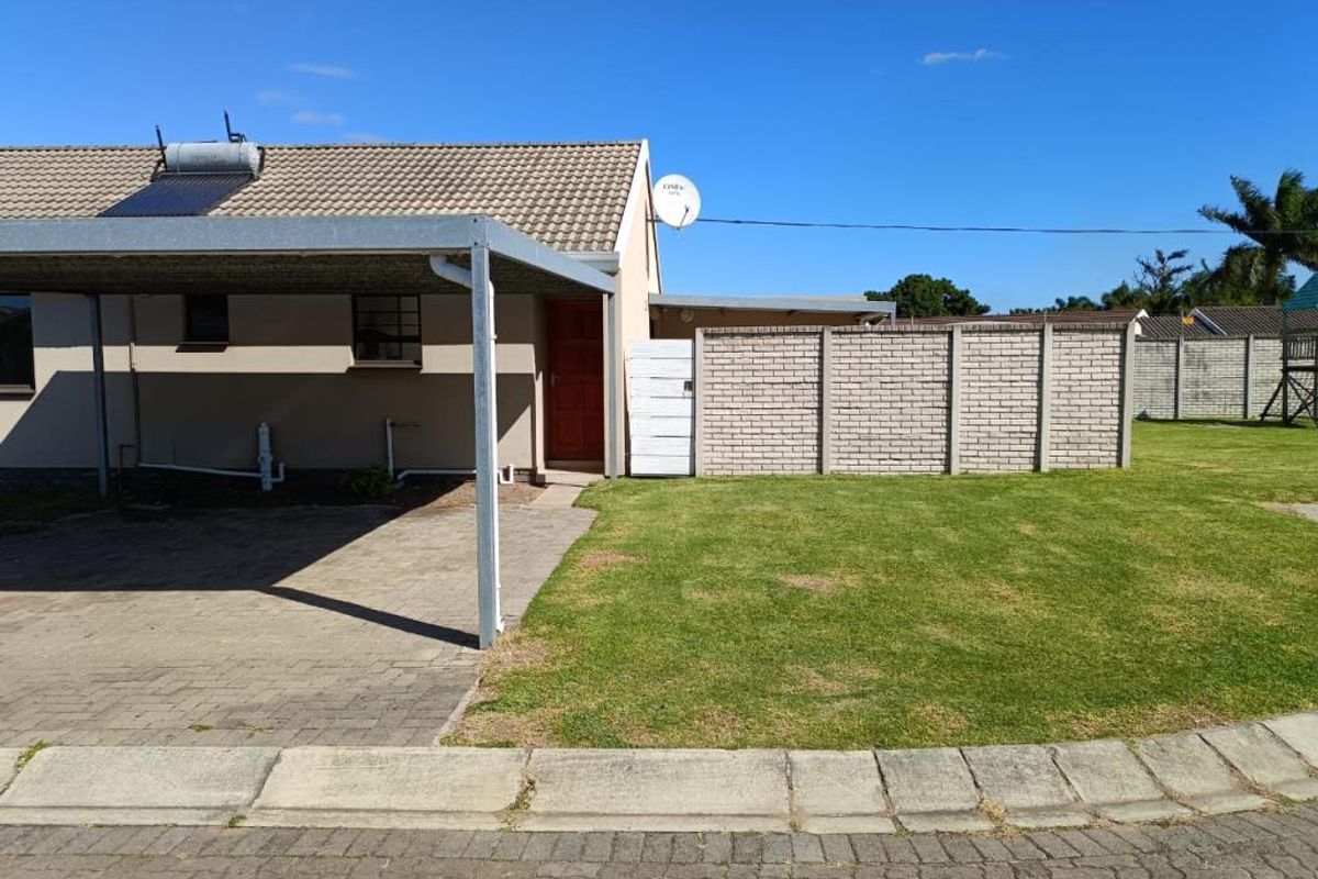 Beautiful 3 Bedroom Townhouse in Laila Sands, Gonubie - Photo 2