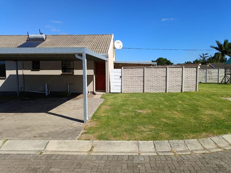 Beautiful 3 Bedroom Townhouse in Laila Sands, Gonubie - Photo 2