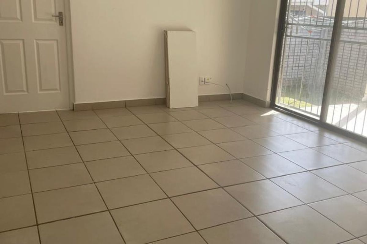 Neat two-bedroom townhouse in Dayna Crescent, Gonubie  - Photo 5