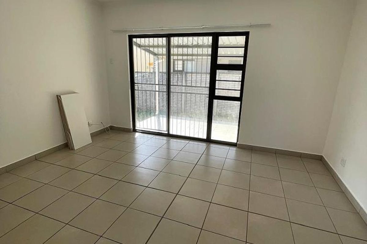 Neat two-bedroom townhouse in Dayna Crescent, Gonubie  - Photo 3