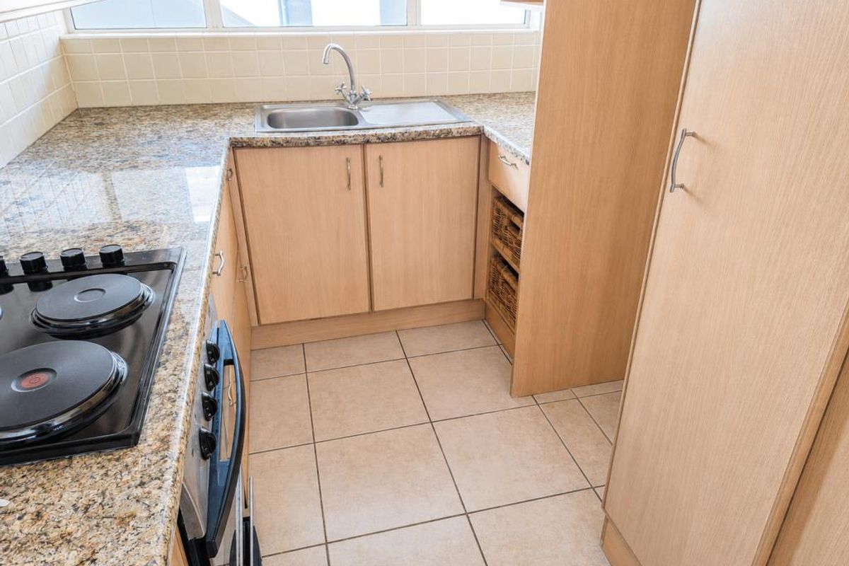 Gorgeous two-bedroom flat to rent in David Court, Berea - Photo 3