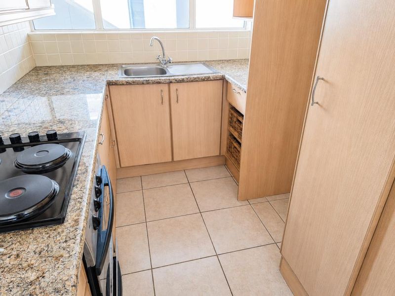 Gorgeous two-bedroom flat to rent in David Court, Berea - Photo 3