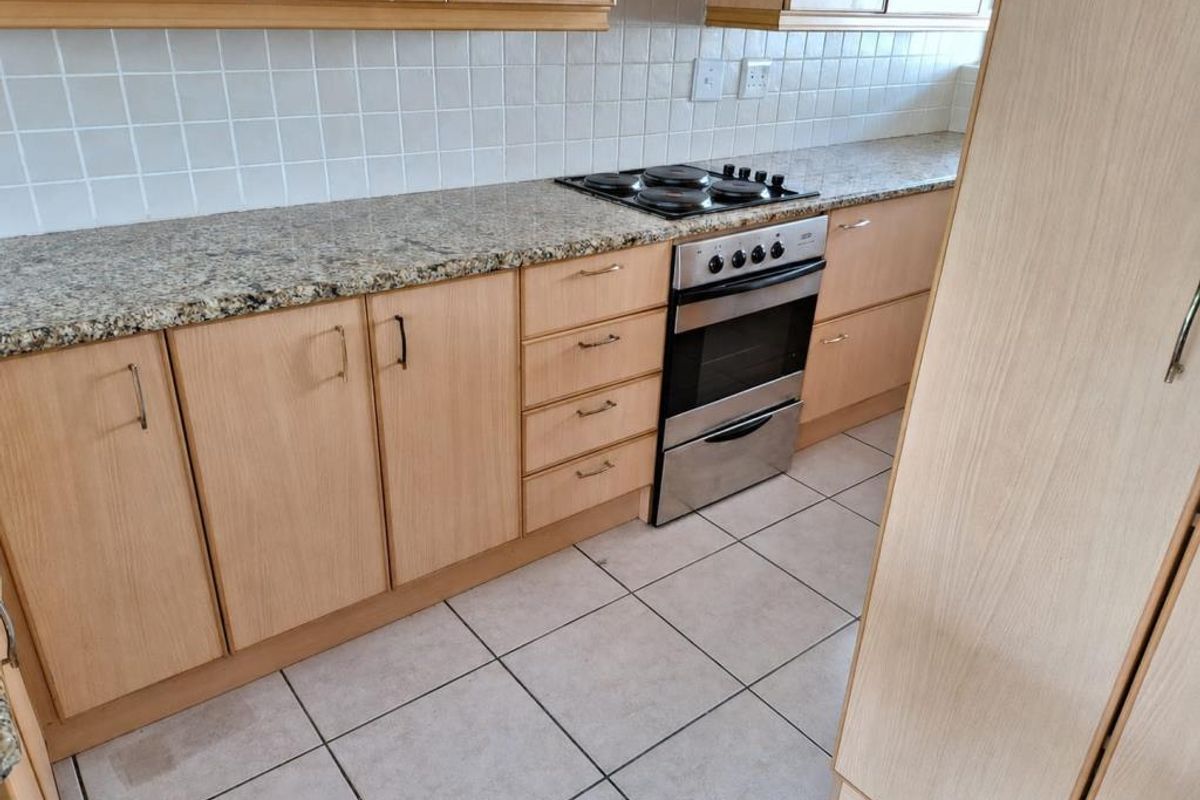 Gorgeous two-bedroom flat to rent in David Court, Berea - Photo 4