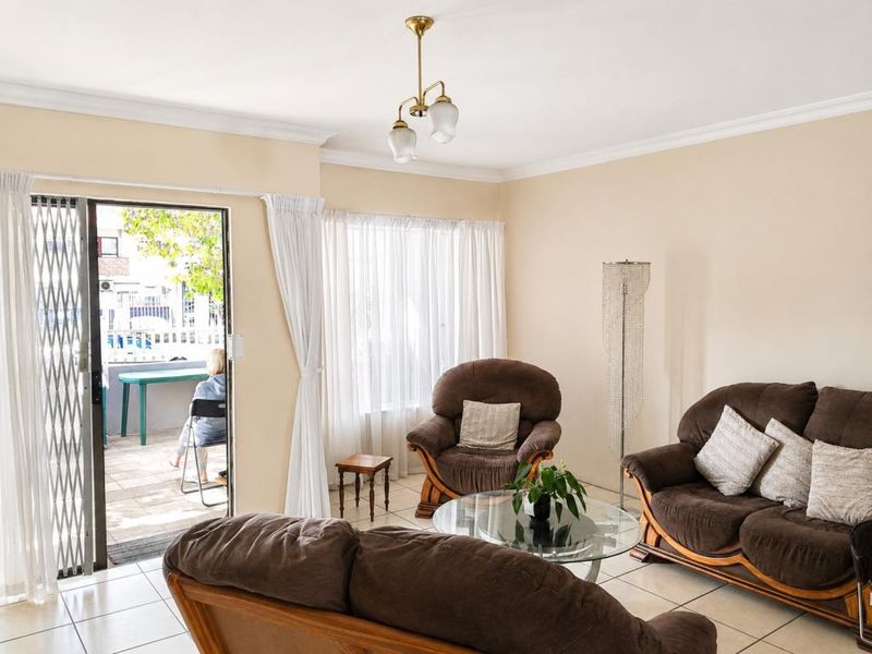 Gorgeous two-bedroom flat to rent in David Court, Berea - Photo 2
