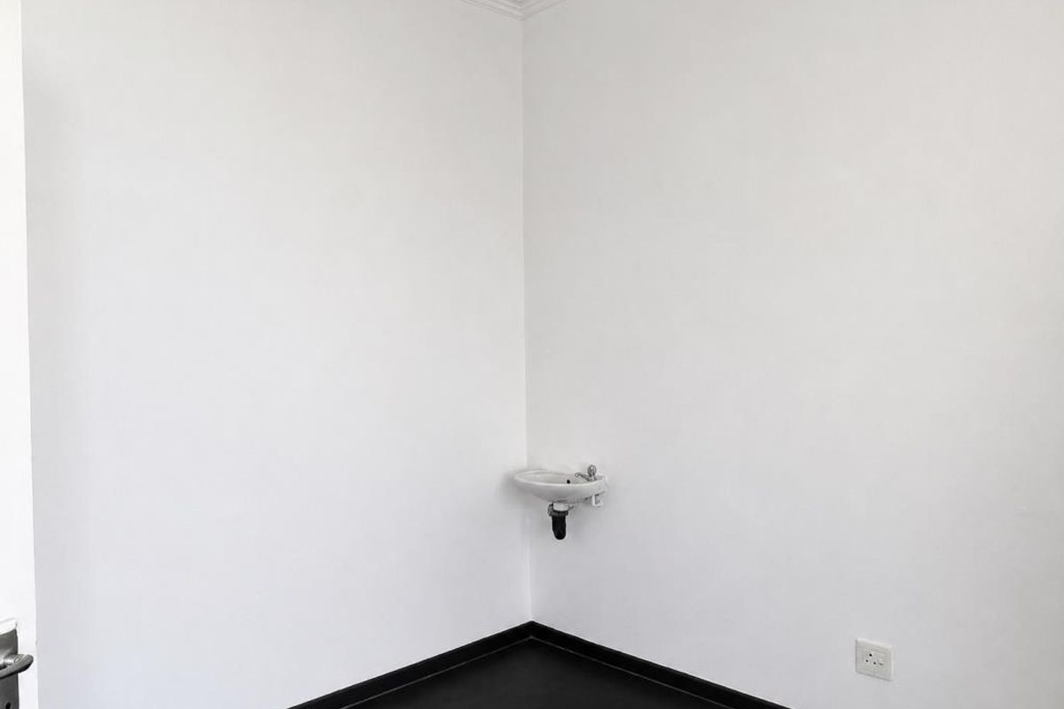 Spacious Room For Rent in Quigney - Photo 3