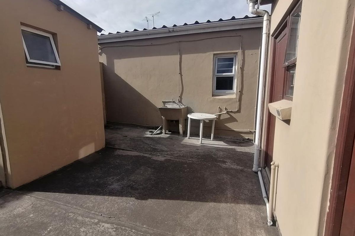 Spacious Room For Rent in Quigney - Photo 5
