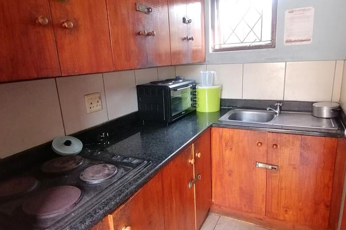 Spacious Room For Rent in Quigney - Photo 4