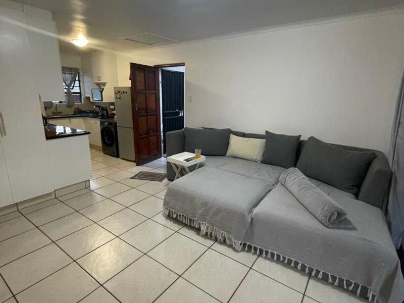 Neat two-bedroom townhouse to rent in Tyson Place, Gonubie - Photo 6