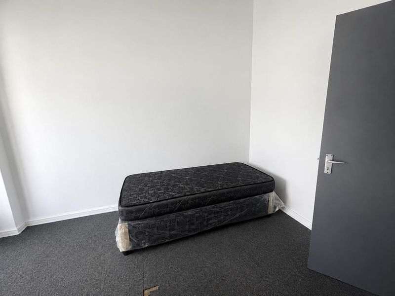 Semi-furnished rooms to rent in Tutton Terrance, Quigney  - Photo 5