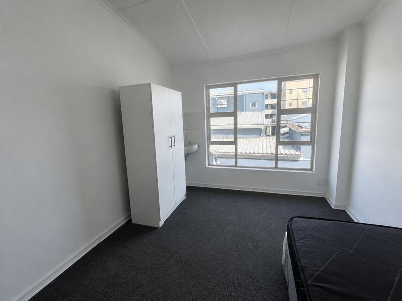 Semi-furnished rooms to rent in Tutton Terrance, Quigney  - Photo 4