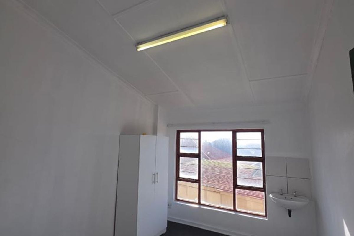 Semi-Furnished Rooms to Rent |Tutton Terrance| Quigney  - Photo 4