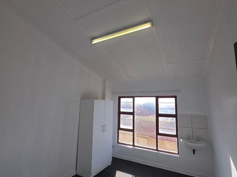 Semi-Furnished Rooms to Rent |Tutton Terrance| Quigney  - Photo 4