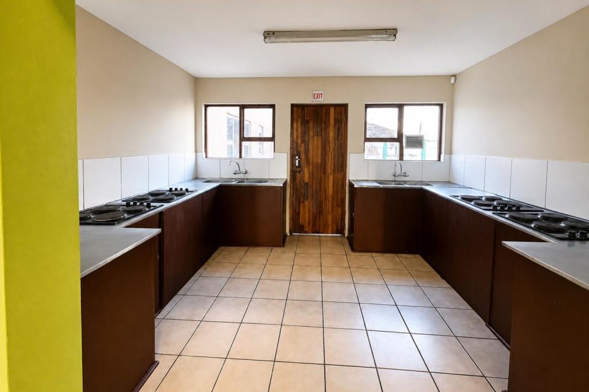 Semi-Furnished Rooms to Rent |Tutton Terrance| Quigney  - Photo 3