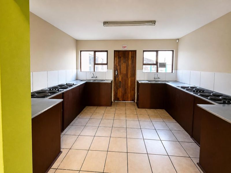 Semi-Furnished Rooms to Rent |Tutton Terrance| Quigney  - Photo 3