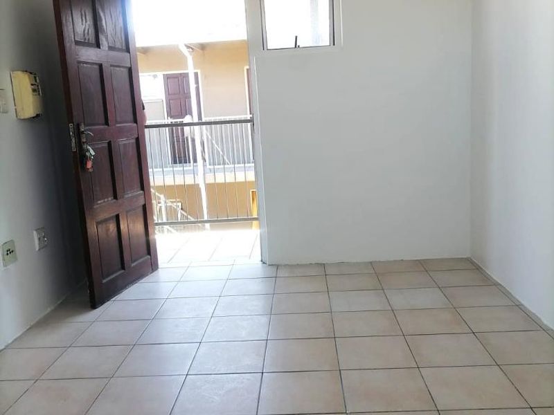 Fantastic Room to Rent in Moore Street, Quigney  - Photo 3