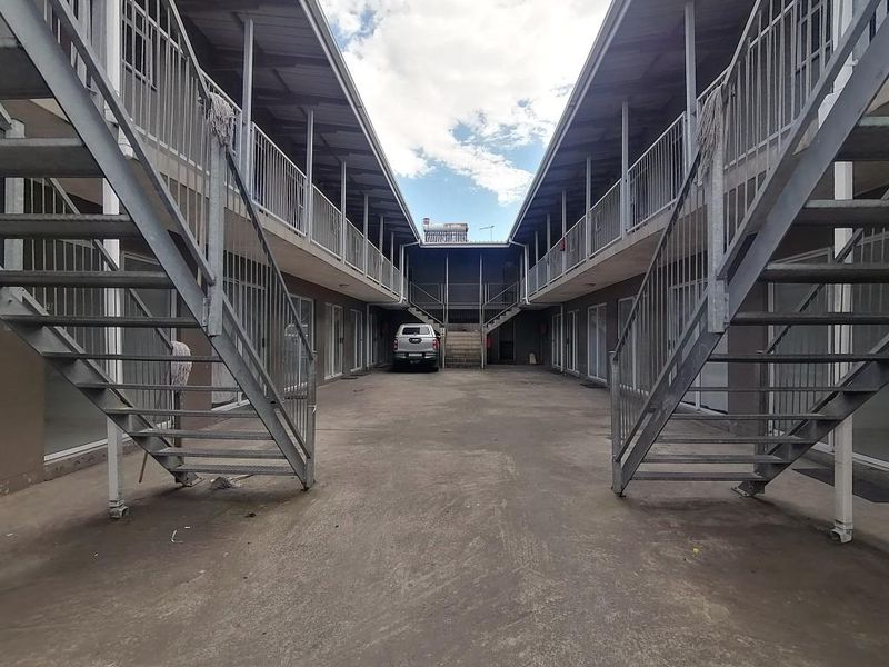 Fantastic Room to Rent in Moore Street, Quigney  - Photo 2