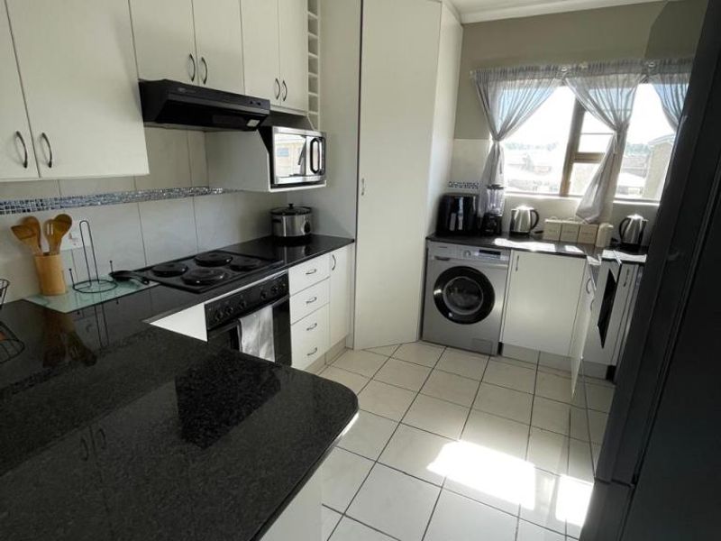 Modern Two Bedroom Flat for Rent in Gonubie - Photo 2