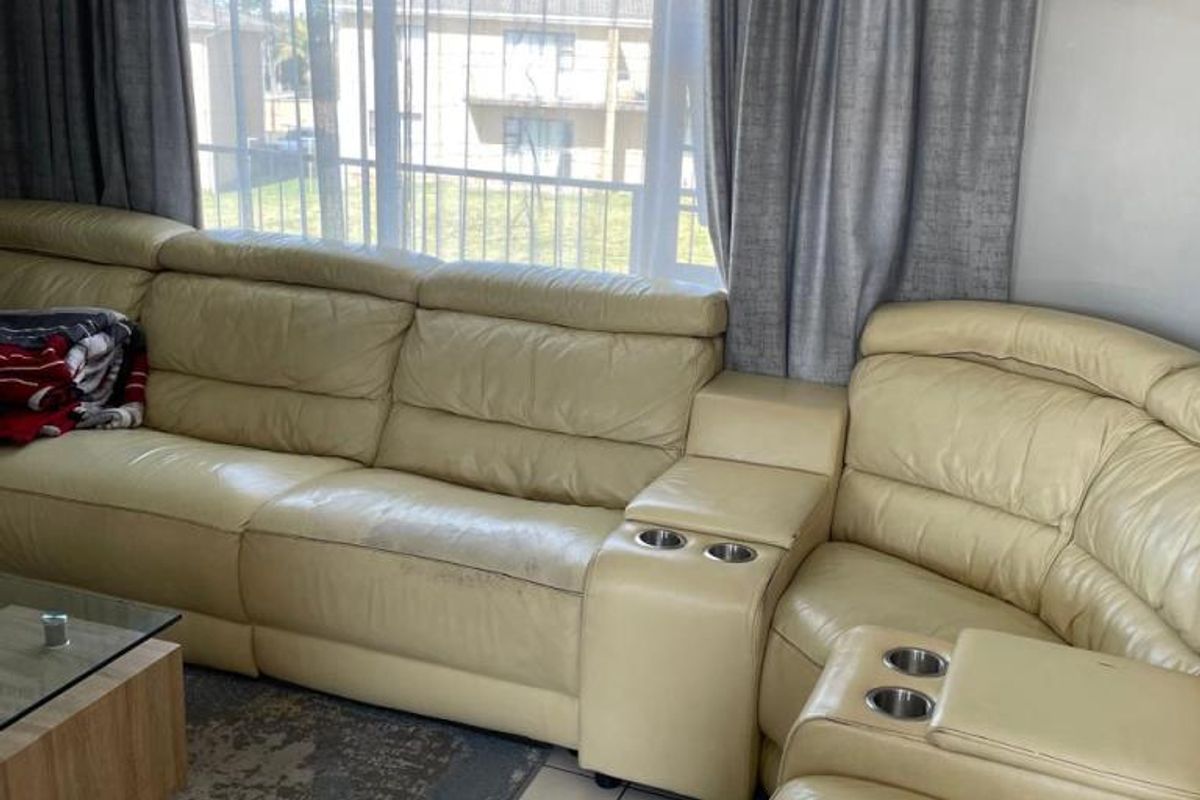 Modern Two Bedroom Flat for Rent in Gonubie - Photo 3