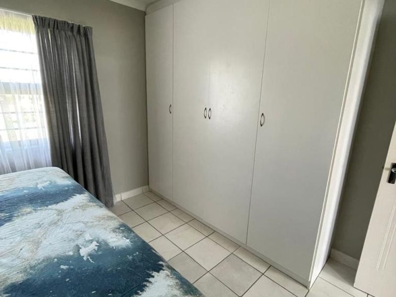Modern Two Bedroom Flat for Rent in Gonubie - Photo 6