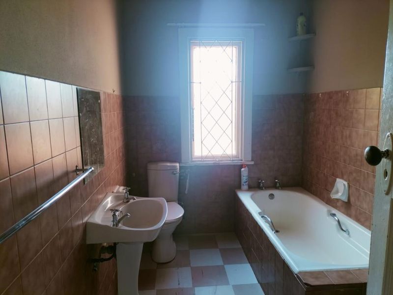 For Rent: Spacious Two Bedroom Flat With Garage in Balmoral Mansions, Quigney - Photo 10