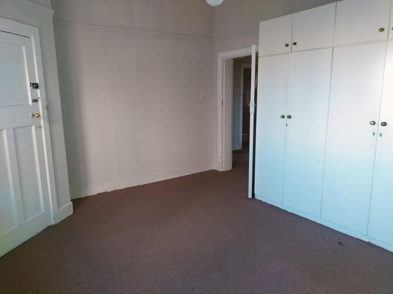 For Rent: Spacious Two Bedroom Flat With Garage in Balmoral Mansions, Quigney - Photo 9