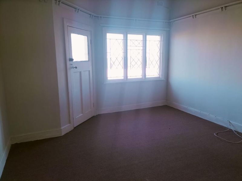 For Rent: Spacious Two Bedroom Flat With Garage in Balmoral Mansions, Quigney - Photo 6