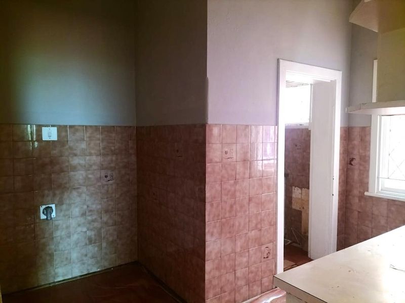 For Rent: Spacious Two Bedroom Flat With Garage in Balmoral Mansions, Quigney - Photo 4