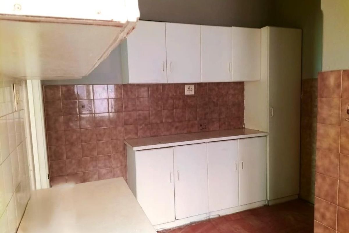 For Rent: Spacious Two Bedroom Flat With Garage in Balmoral Mansions, Quigney - Photo 5