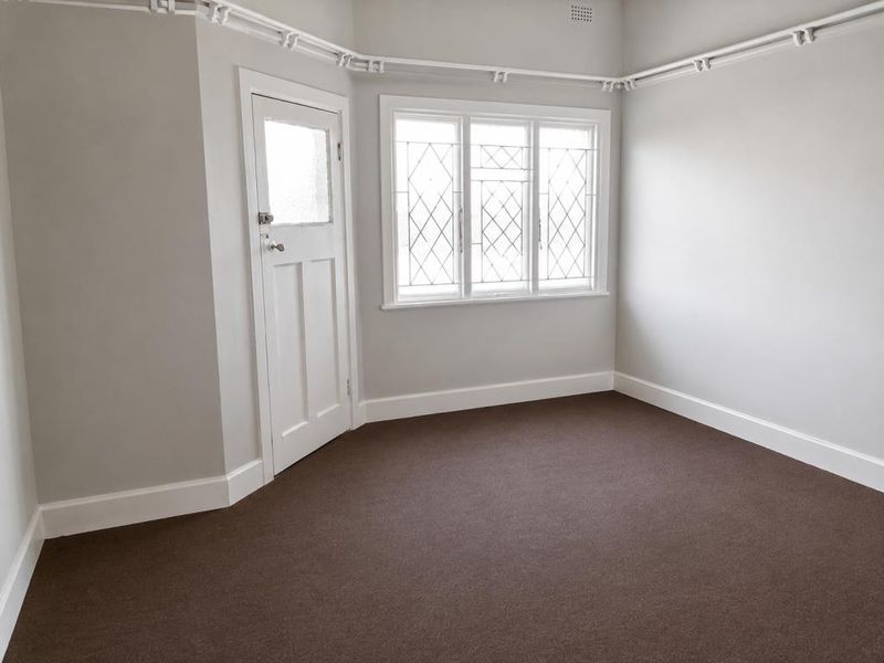 For Rent: Spacious Two Bedroom Flat With Garage in Balmoral Mansions, Quigney - Photo 5