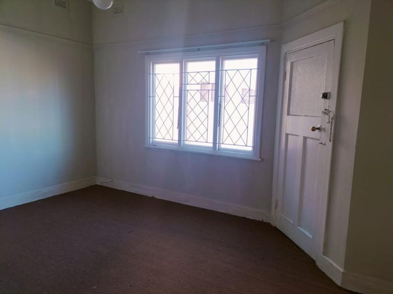 For Rent: Spacious Two Bedroom Flat With Garage in Balmoral Mansions, Quigney - Photo 9