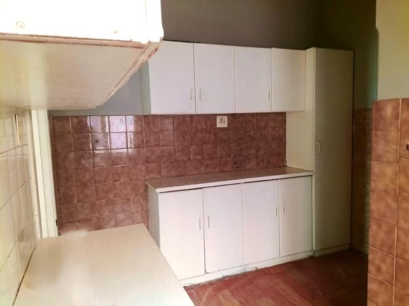 For Rent: Spacious Two Bedroom Flat With Garage in Balmoral Mansions, Quigney - Photo 6