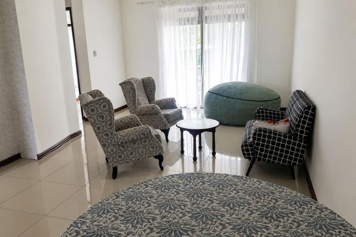 Charming 3-Bedroom Townhouse in Furstenburg Terrace, Nahoon - Photo 3