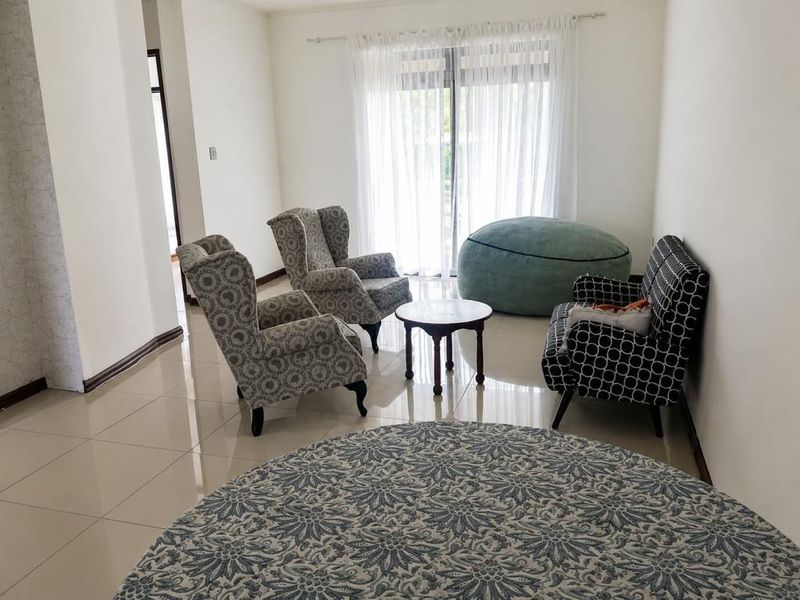 Charming 3-Bedroom Townhouse in Furstenburg Terrace, Nahoon - Photo 3