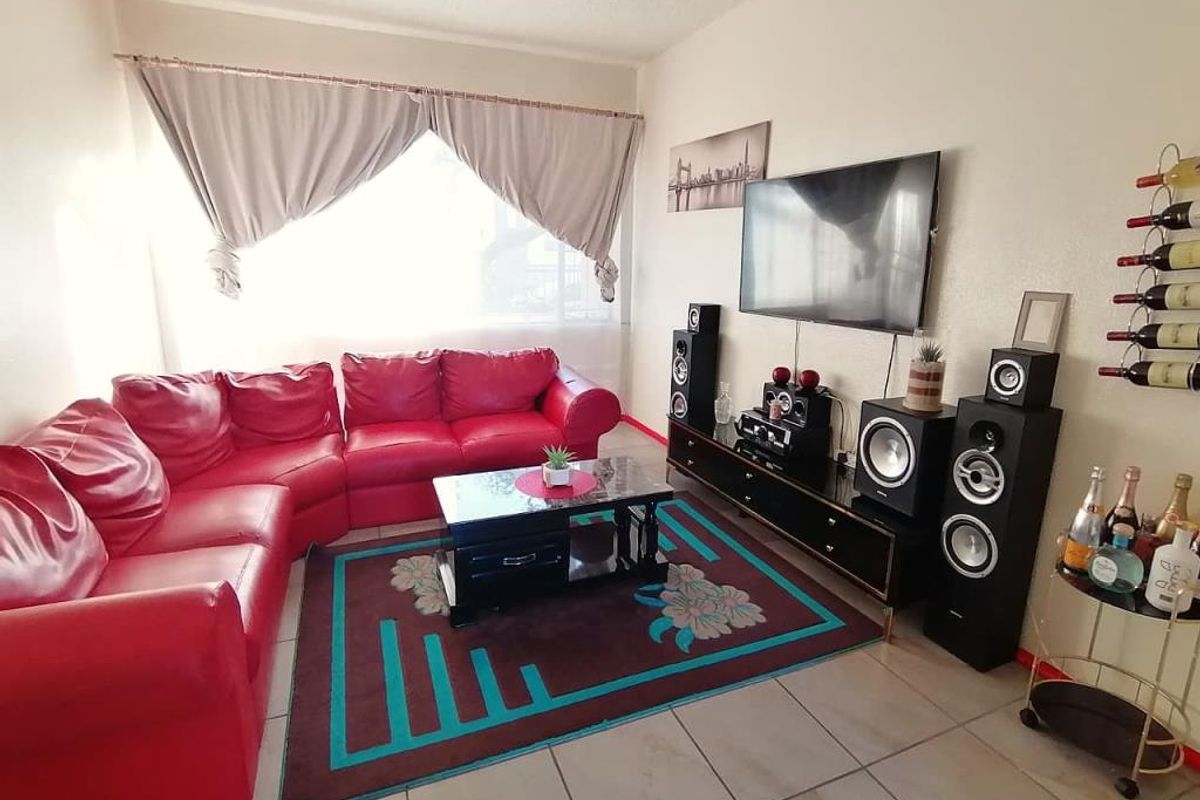 Spacious One Bedroom Apartment in Edcoma Court, Southernwood - Photo 3