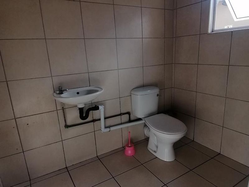 Neat room to rent in Browning Street, Quigney  - Photo 8