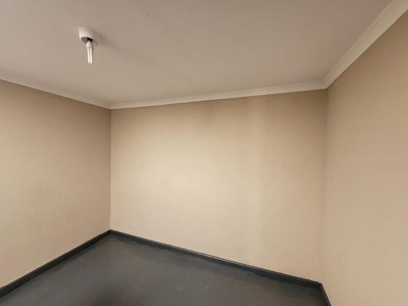 Neat Room to rent in Longfellow Street, Quigney - Photo 6