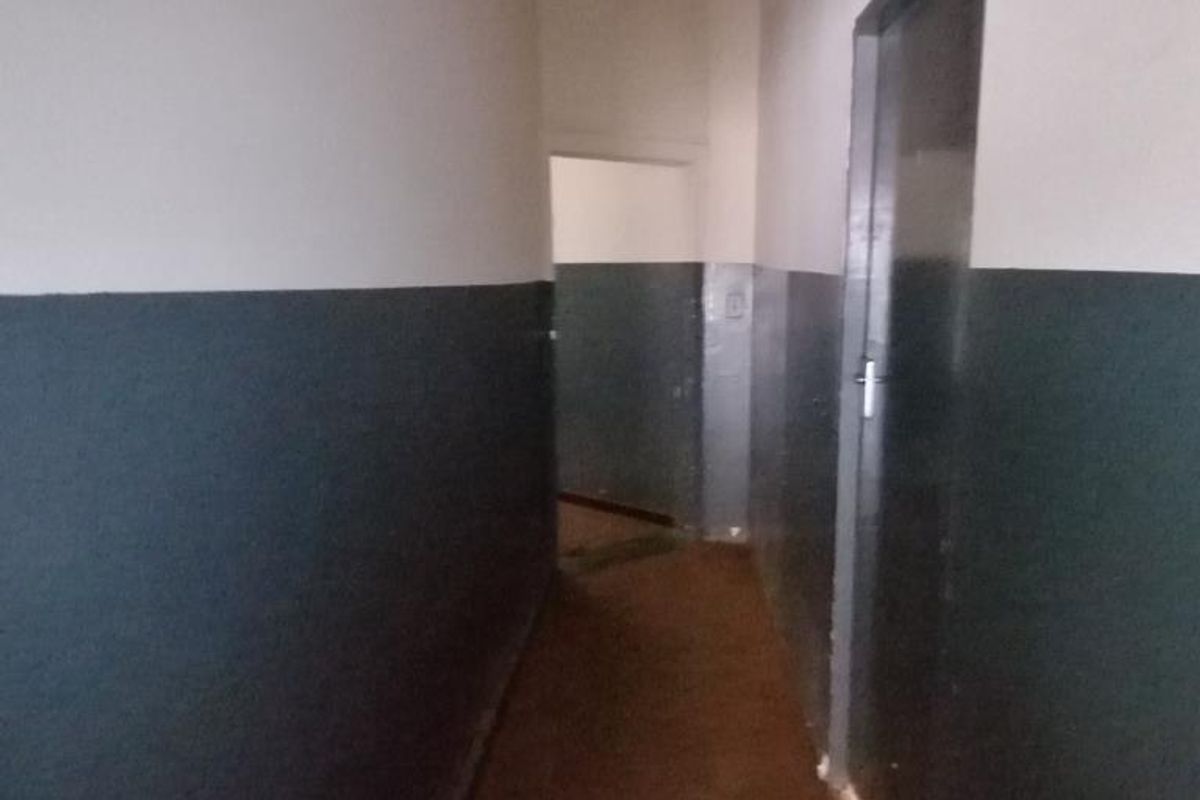 Neat Room to rent in Longfellow Street, Quigney - Photo 2