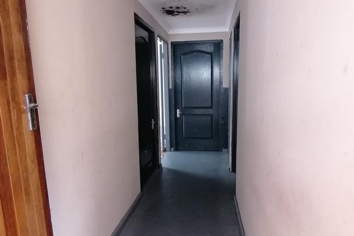 Neat Room to rent in Longfellow Street, Quigney - Photo 5