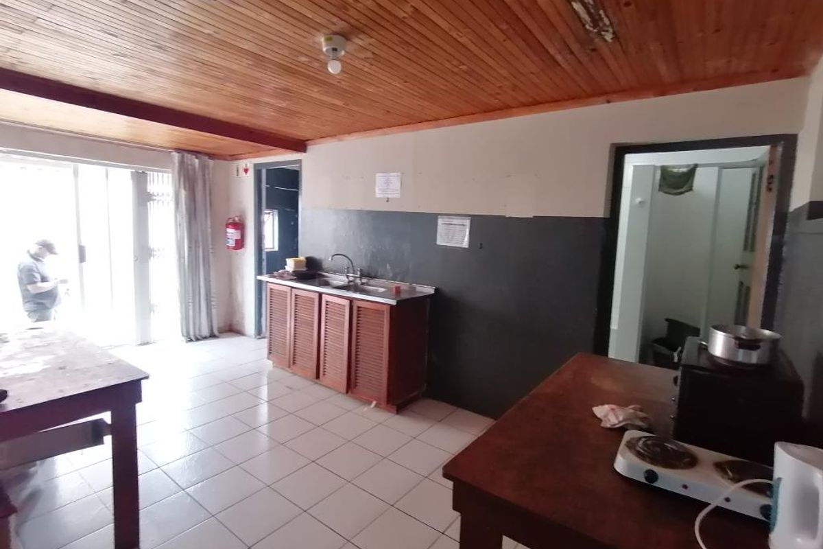 Neat Room to rent in Longfellow Street, Quigney - Photo 3