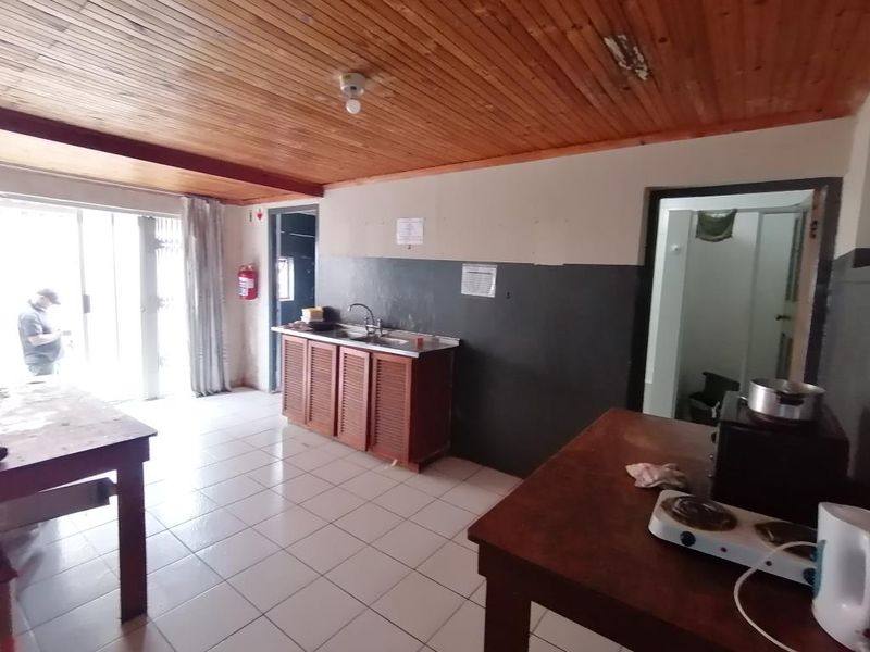 Neat Room to rent in Longfellow Street, Quigney - Photo 3