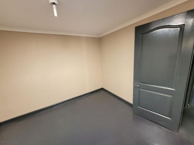 Neat Room to rent in Longfellow Street, Quigney - Photo 8